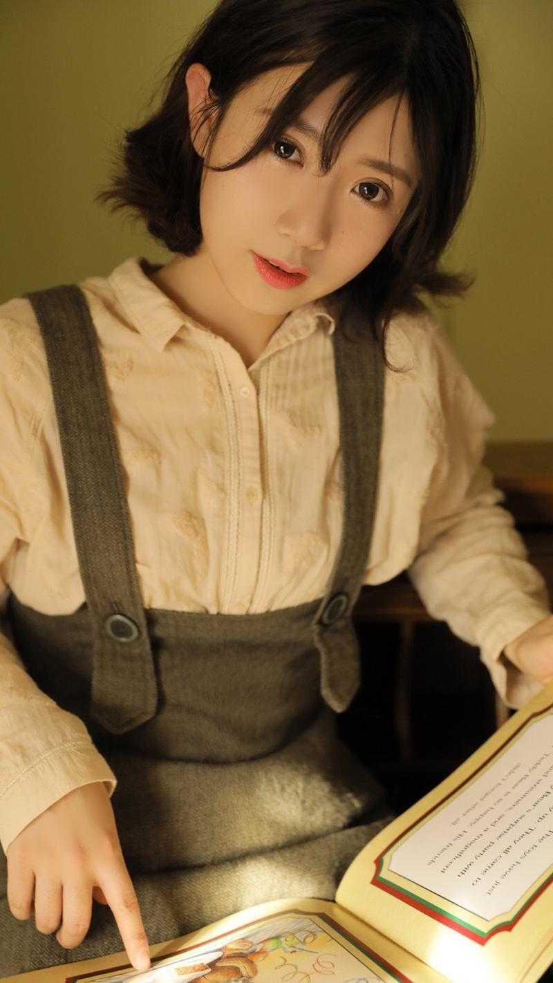 穿成糊咖和黑红女主组cp 爱看书